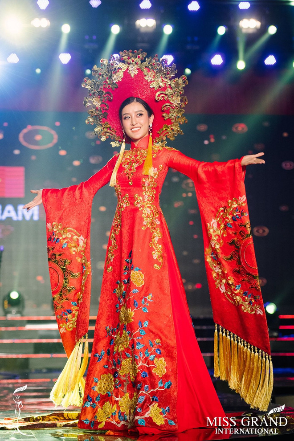 9 bộ trang phục dân tộc từng được người đẹp Việt Nam mang đến Miss Grand International - Ảnh 5.