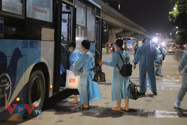 Hà Nội đã di chuyển được hơn 700 công dân tại 'điểm nóng' Thanh Xuân Trung - Ảnh 1.