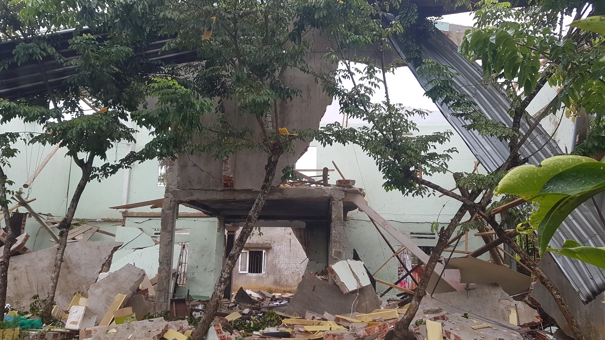 Nổ lớn trong nhà dân ở huyện Tiên Phước (Quảng Nam) làm 2 người thiệt mạng - Ảnh 1.