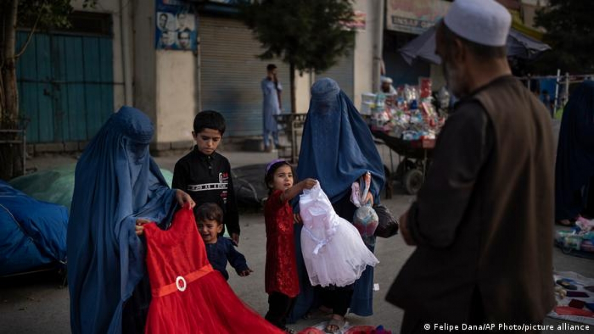 Cuộc sống người dân Afghanistan dưới 'bầu trời' Taliban - Ảnh 1.