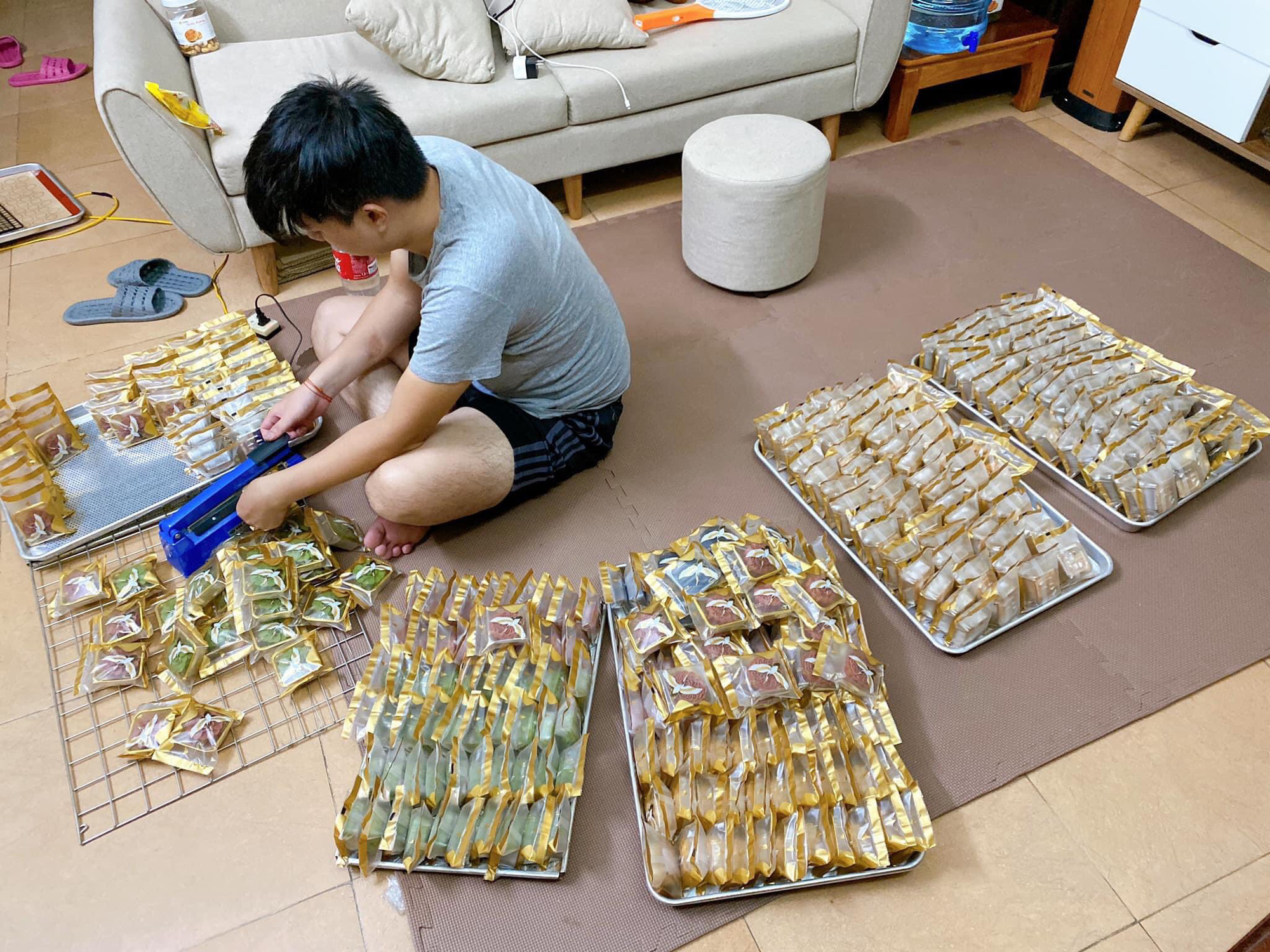 Bánh Trung thu handmade chật vật xoay xở trong dịch ở Hà Nội - Ảnh 2.