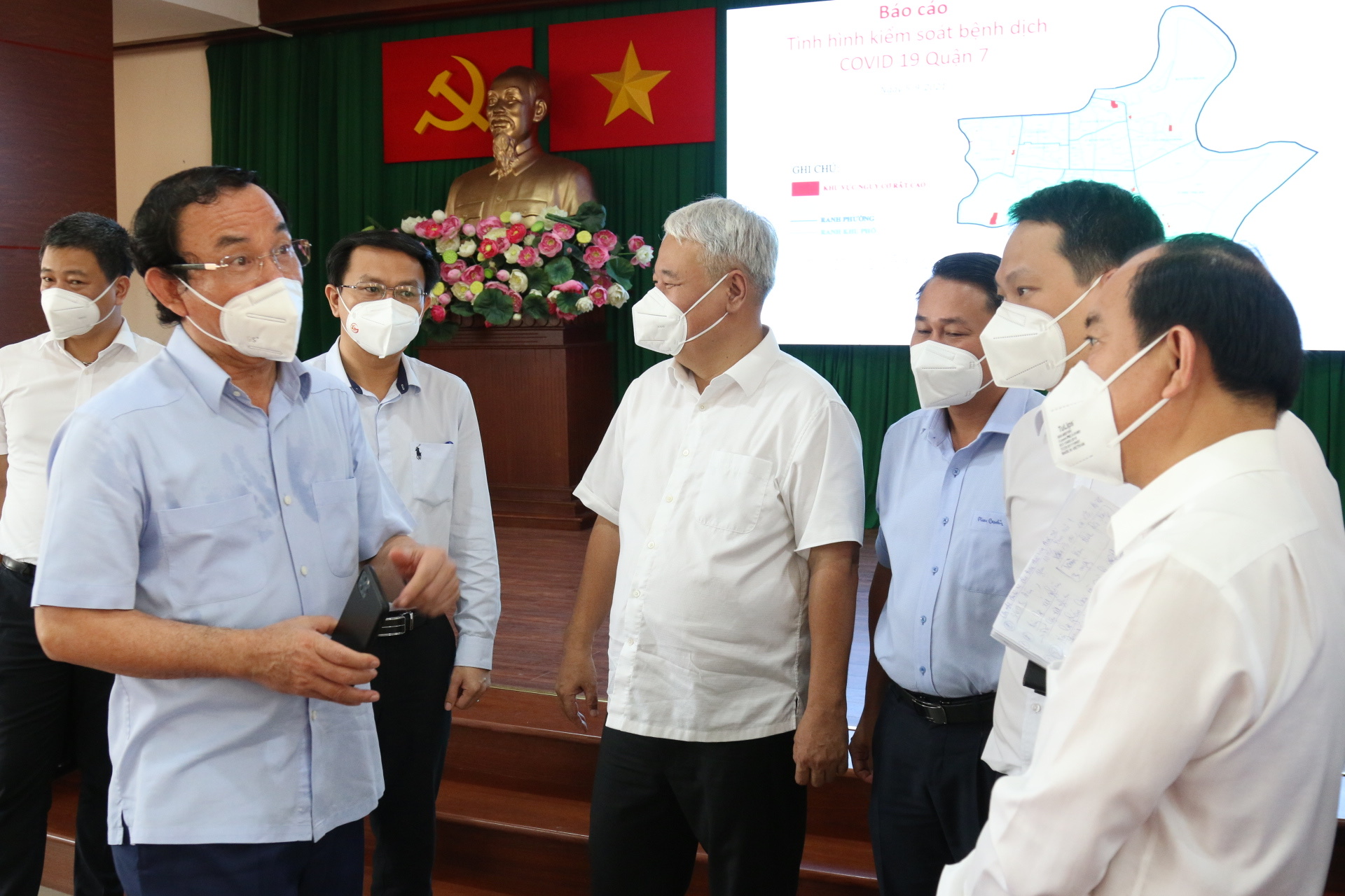 Bí thư Thành uỷ TP.HCM Nguyễn Văn Nên: Thành phố sẽ mở cửa dần - Ảnh 2.