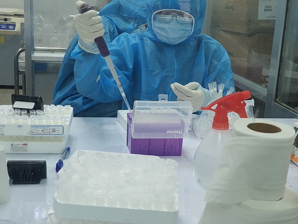 Trường hợp nhiễm biến chủng Omicron ghi nhận tại cộng đồng ở Hà Nội đã khỏi bệnh - Ảnh 1.