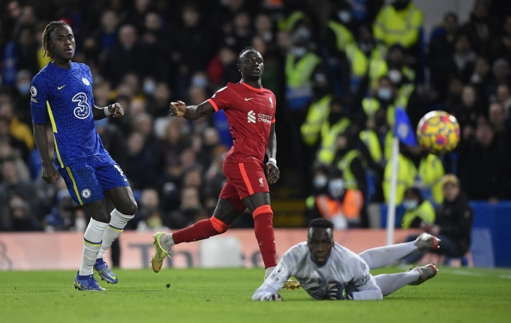 Kết quả Ngoại hạng Anh: Chelsea níu chân Liverpool, Man City hưởng lợi - Ảnh 1.