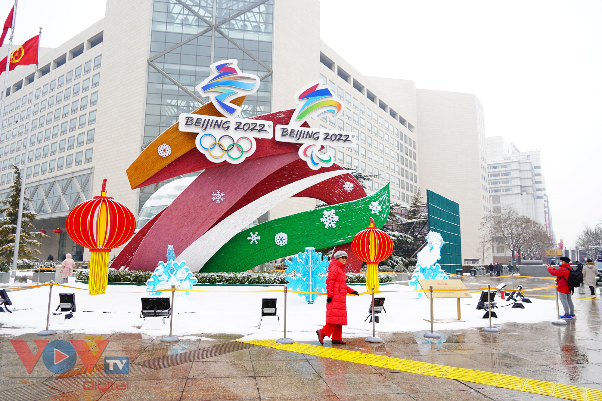 Đường phố Bắc Kinh trang hoàng đón Tết Nhâm Dần và Olympic mùa Đông - Ảnh 8.