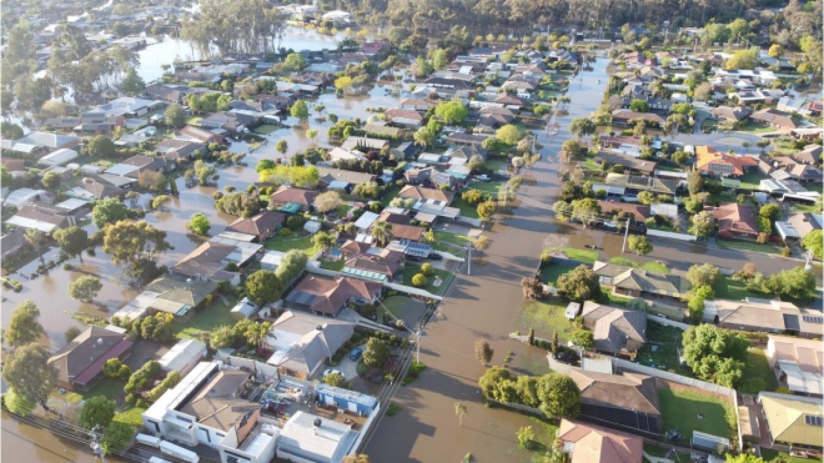 Lụt lội nghiêm trọng ở Australia, hàng chục nghìn gia đình phải sơ tán - Ảnh 1.