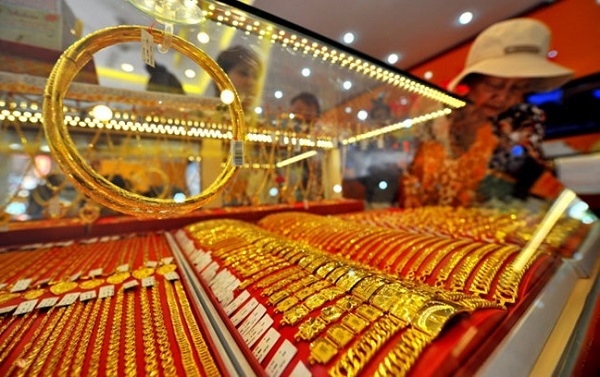 Giá vàng hôm nay 17/10: Vàng đi xuống, kết thúc tuần giảm giá mạnh nhất 2 tháng - Ảnh 1.