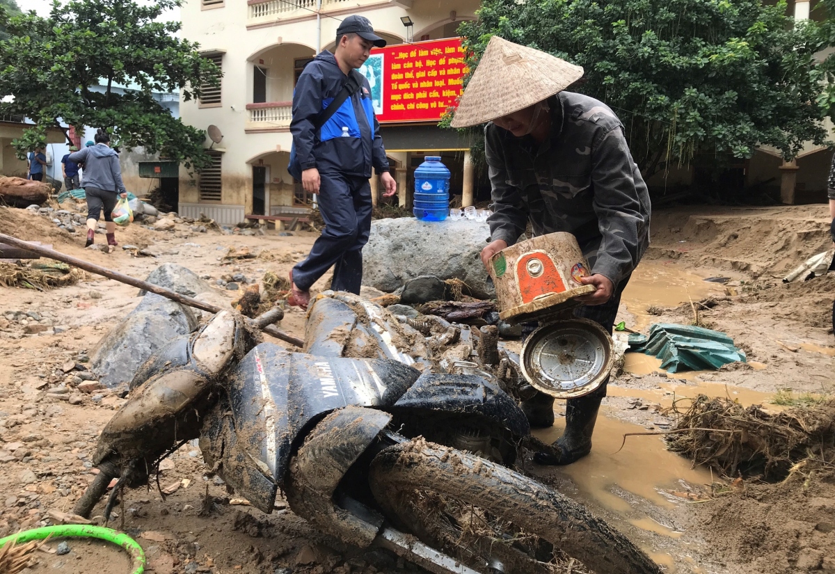 Lũ quét kinh hoàng ở Nghệ An, ước tính thiệt hại hơn 100 tỷ đồng - Ảnh 3.