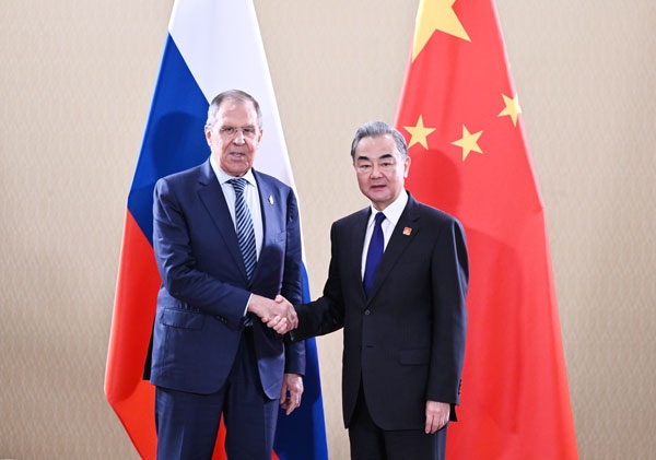 Ngoại trưởng Trung Quốc và Nga gặp gỡ bên lề Hội nghị G20 - Ảnh 1.