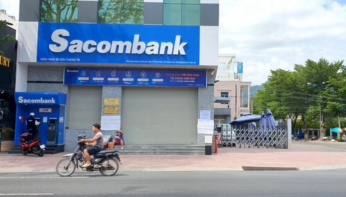 Khởi tố 4 cựu nhân viên Sacombank Cam Ranh tội 'Tham ô tài sản' - Ảnh 1.