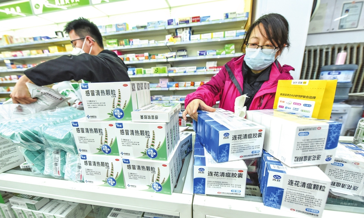 Nhiều địa phương Trung Quốc siết chặt phòng chống dịch Covid-19 - Ảnh 1.