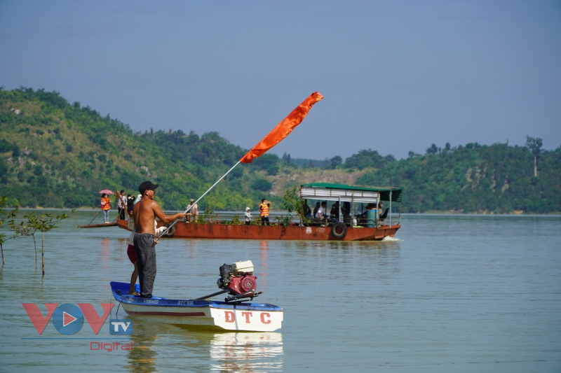 Gia Lai: Lễ hội đua thuyền độc mộc trên sông Pô Cô - Ảnh 3.