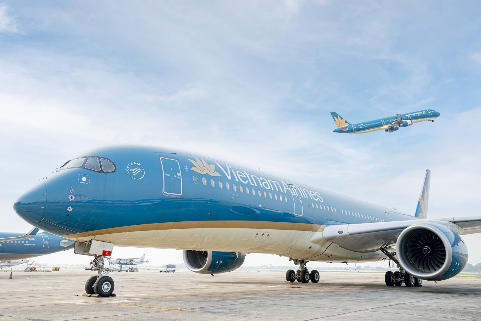 Các hãng hàng không tiếp tục tăng chuyến bay phục vụ Tết Quý Mão 2023 - Ảnh 1.
