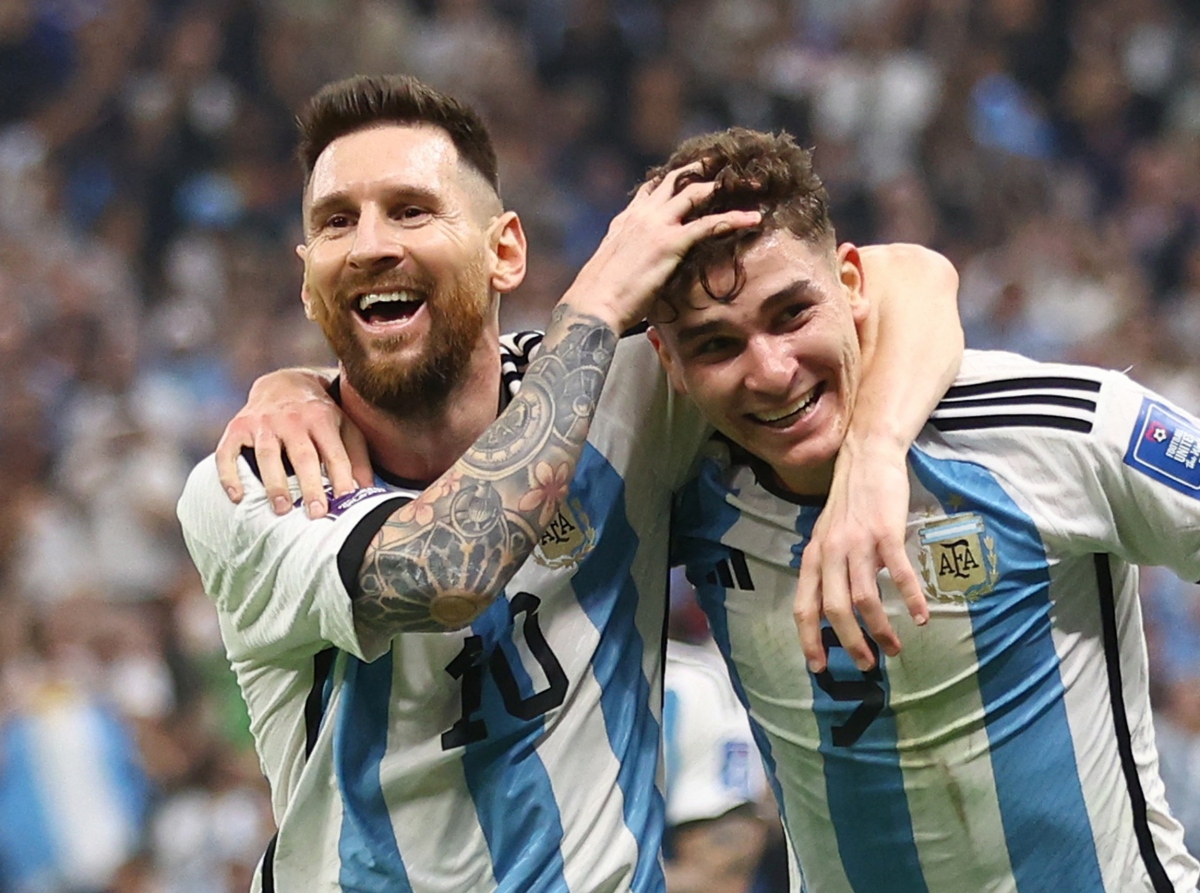 Messi cười mãn nguyện sau khi đưa Argentina vào chung kết World Cup 2022 - Ảnh 11.