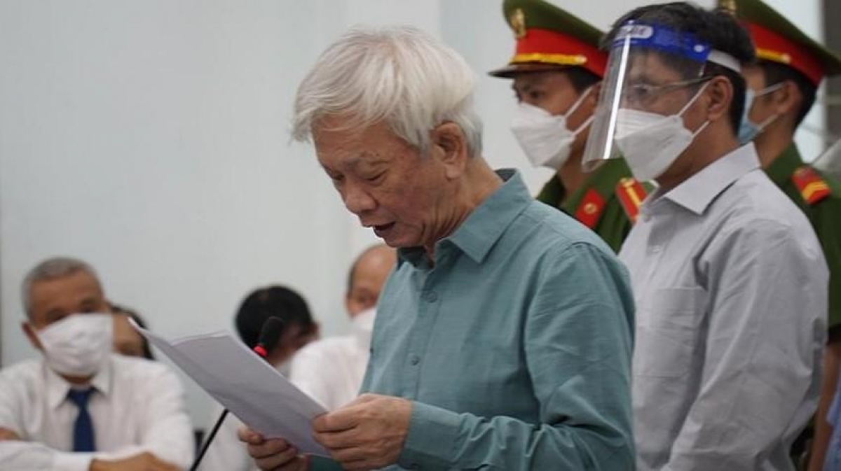 3 cựu lãnh đạo tỉnh Khánh Hòa tiếp tục hầu tòa liên quan đến 'đất vàng' - Ảnh 2.