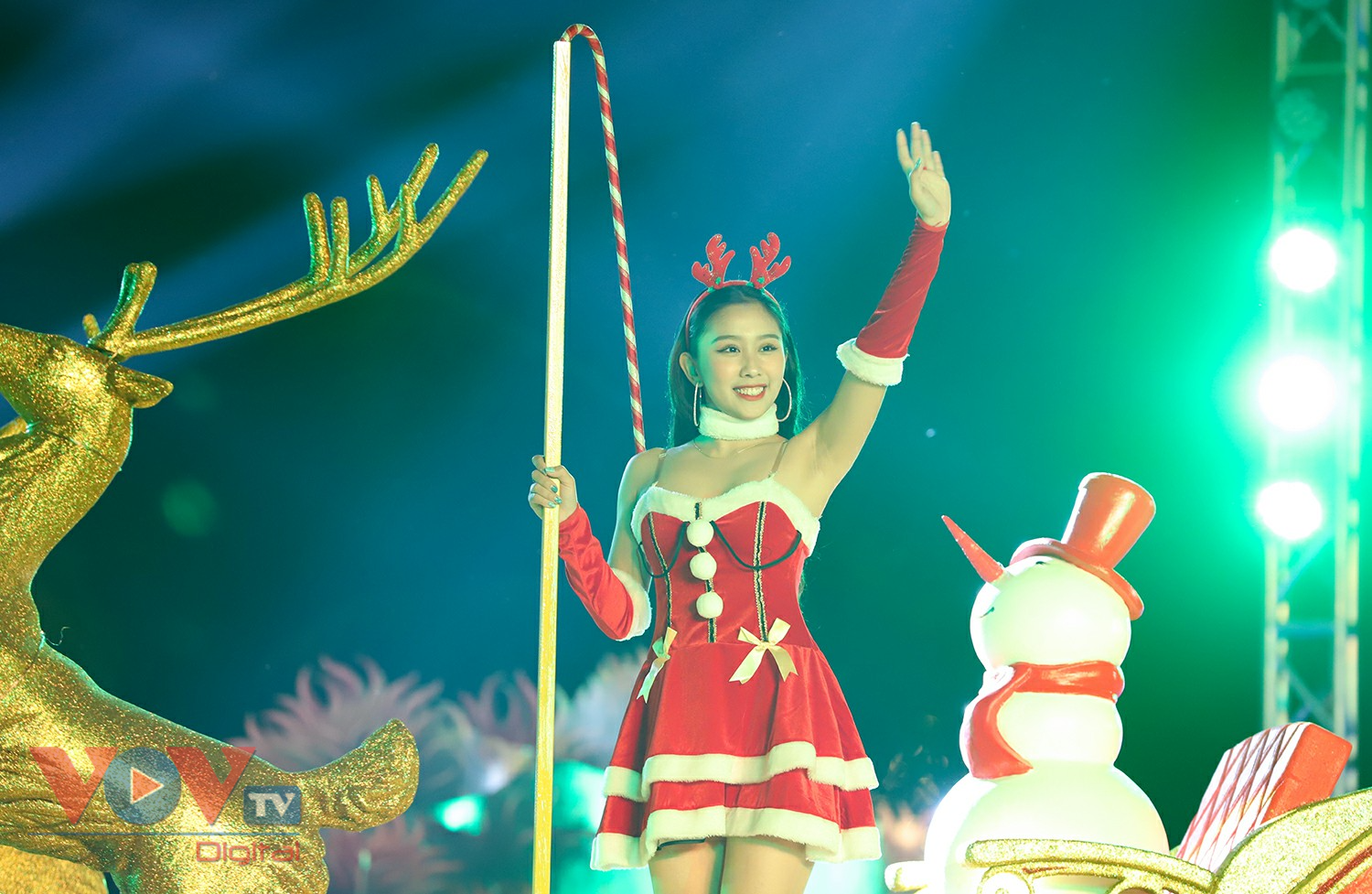 Du khách chìm đắm trong không khí lễ hội Carnaval mùa Đông Hạ Long - Ảnh 8.