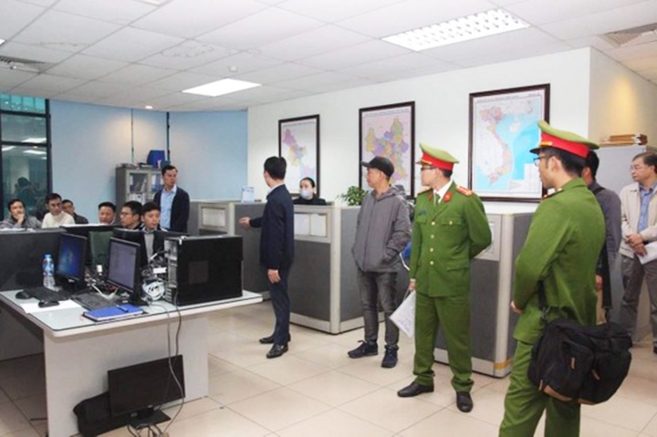 Công an khám xét Phòng kiểm định xe cơ giới, Cục Đăng kiểm Việt Nam - Ảnh 1.
