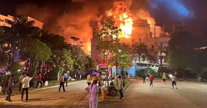Có nạn nhân người Việt trong vụ cháy sòng bạc ở Campuchia - Ảnh 1.