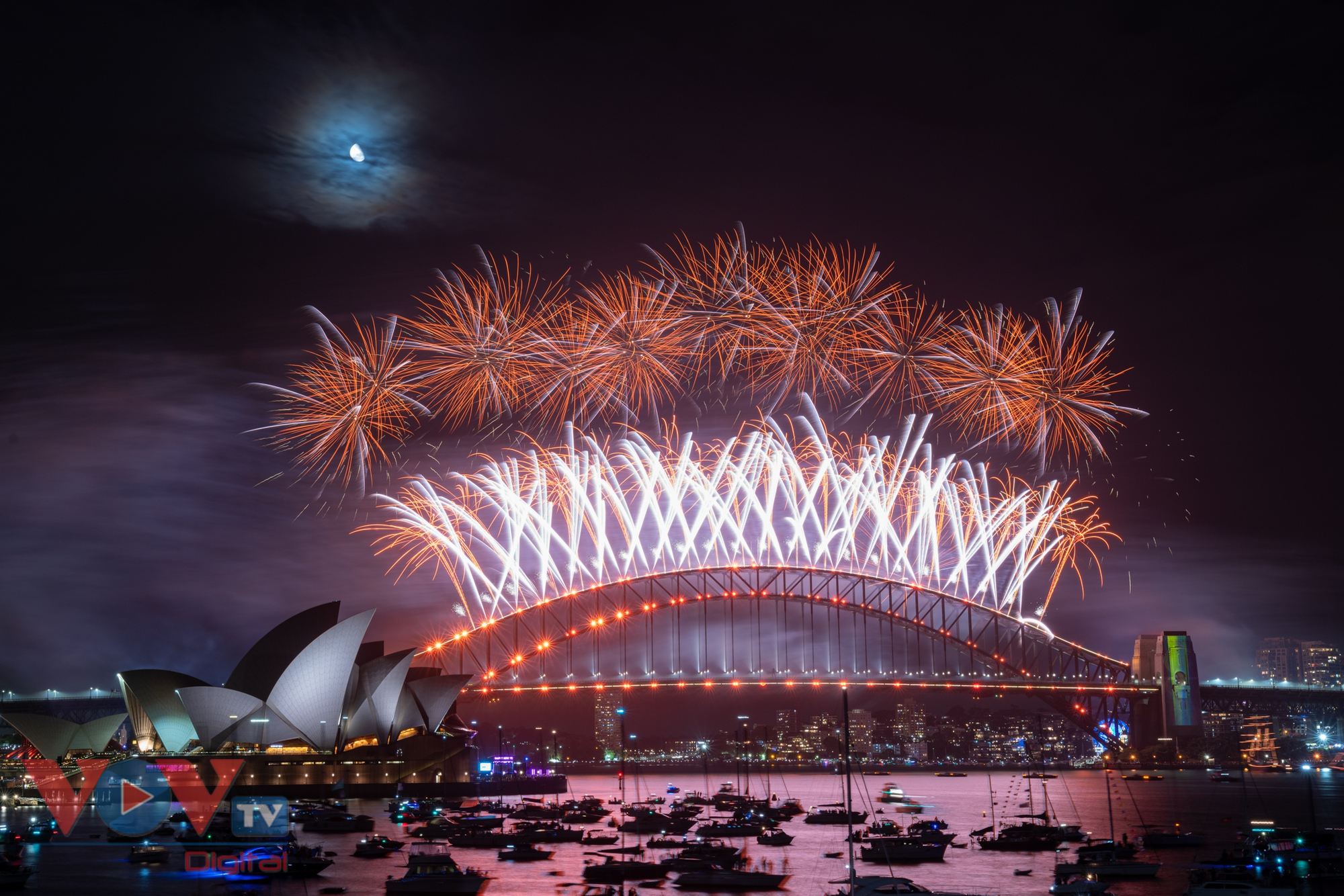 Rực rỡ màn pháo hoa tại Cầu Cảng Sydney chào đón năm mới 2023 - Ảnh 3.