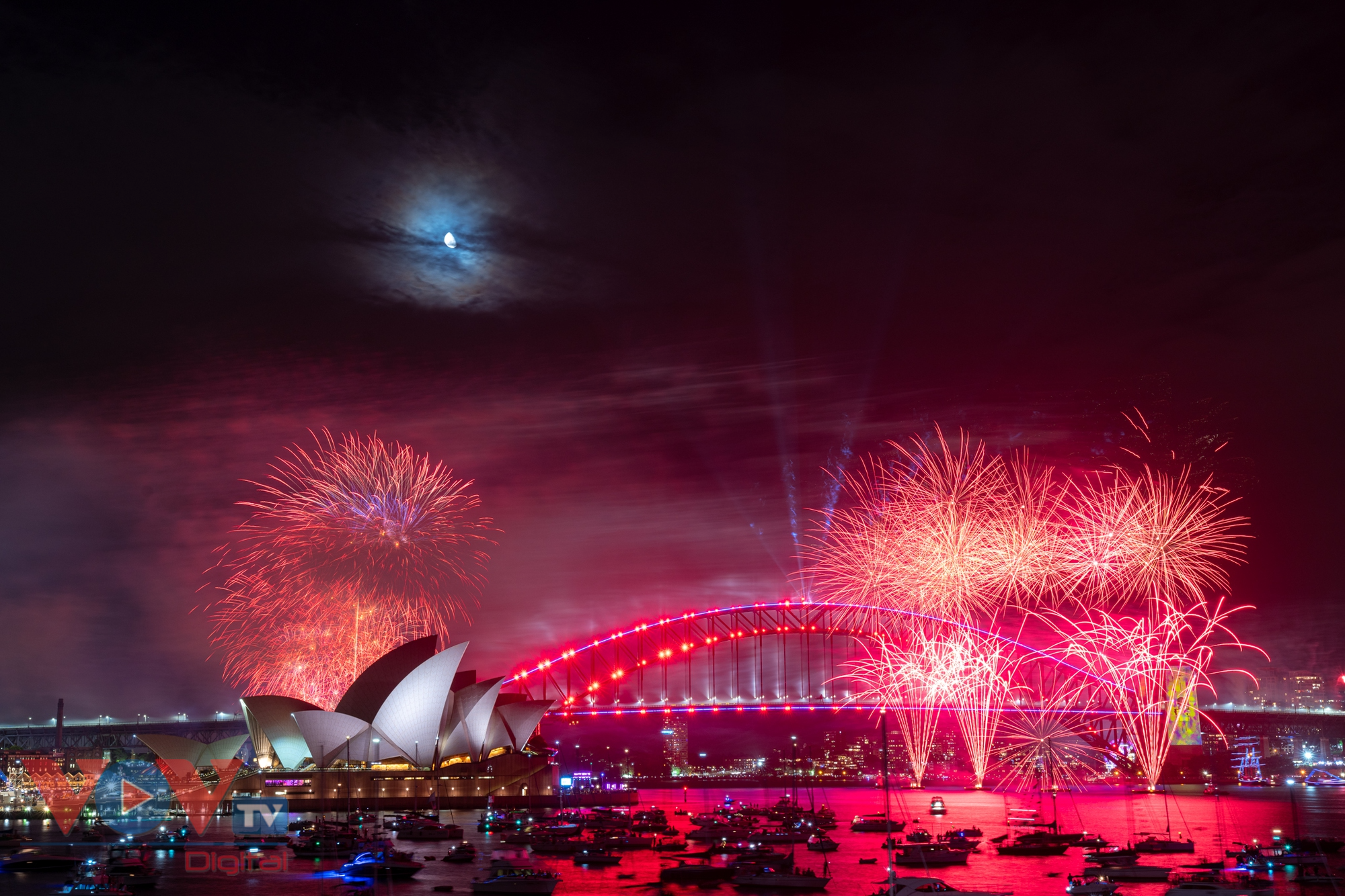 Rực rỡ màn pháo hoa tại Cầu Cảng Sydney chào đón năm mới 2023 - Ảnh 4.