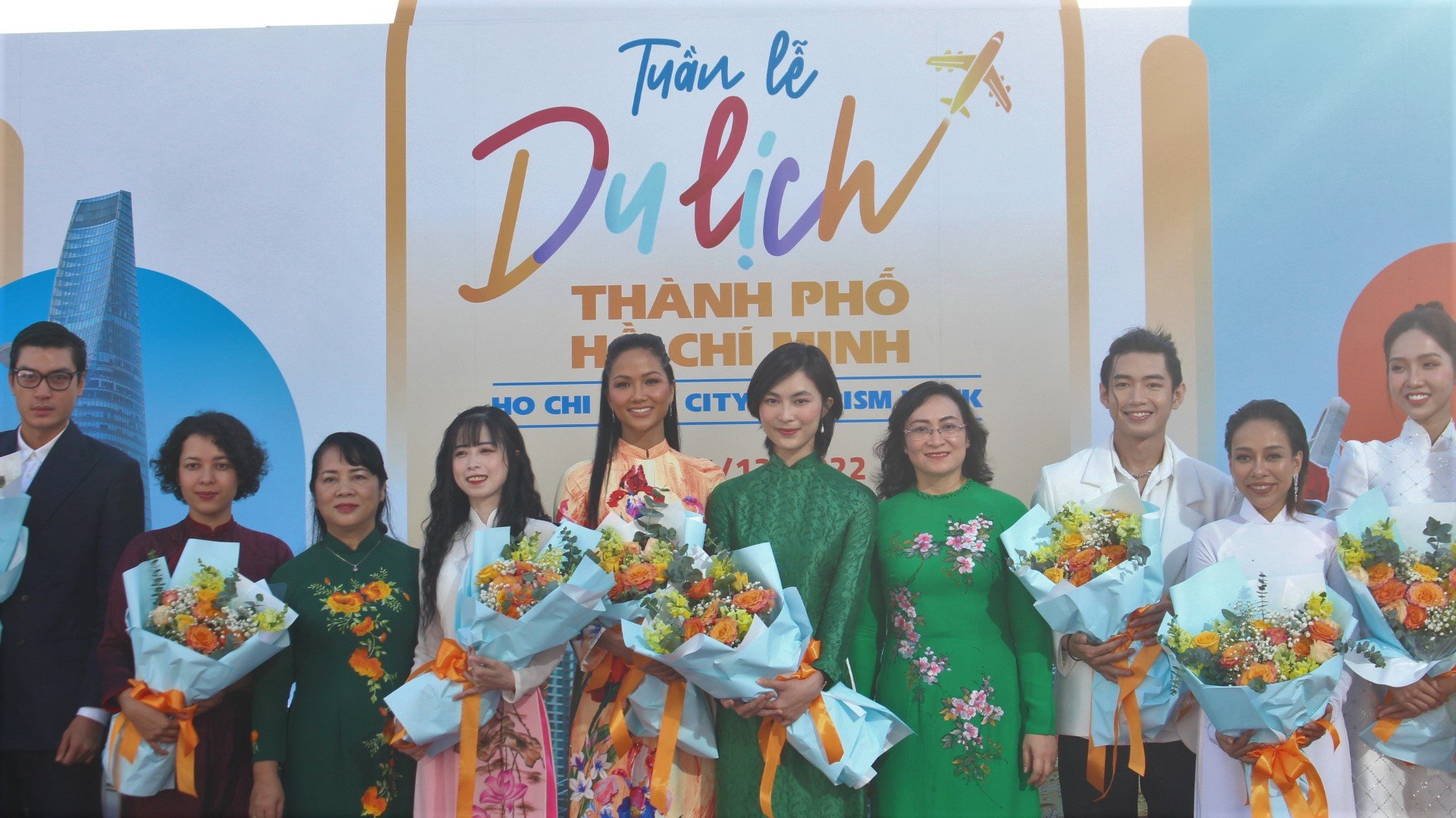 Hoa hau HHen Nie bien dao mua Quang Dang ca si Thao Trang. la 3 trong so 22 guong mat dai su cua Tuan le du lich TP.HCM nam 2022.jpg