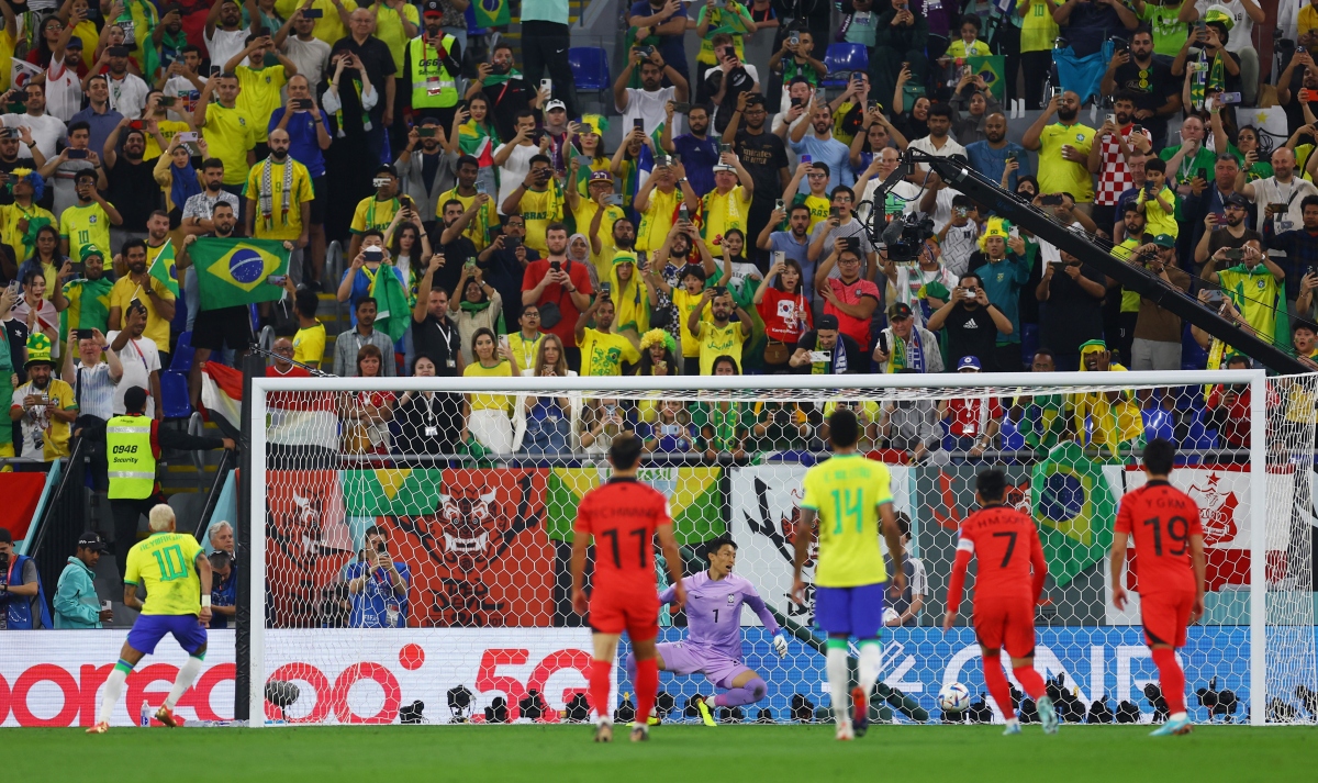 Khoảnh khắc đại diện cuối châu Á chia tay World Cup trước bức tường đẳng cấp Brazil - Ảnh 6.