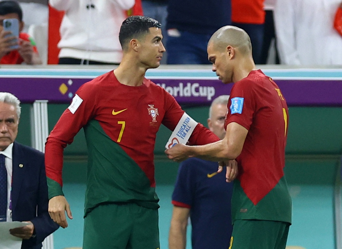 Ronaldo ngồi dự bị trong ngày Bồ Đào Nha vào tứ kết World Cup - Ảnh 9.