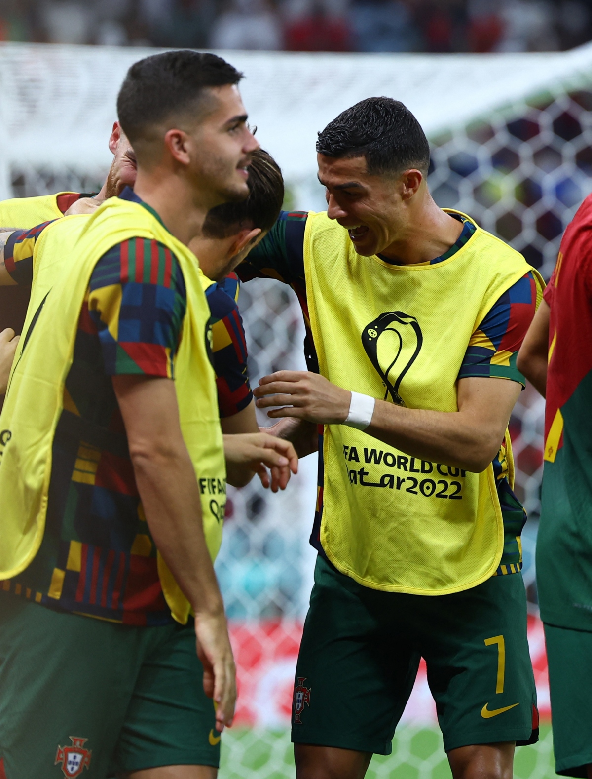 Ronaldo ngồi dự bị trong ngày Bồ Đào Nha vào tứ kết World Cup - Ảnh 8.