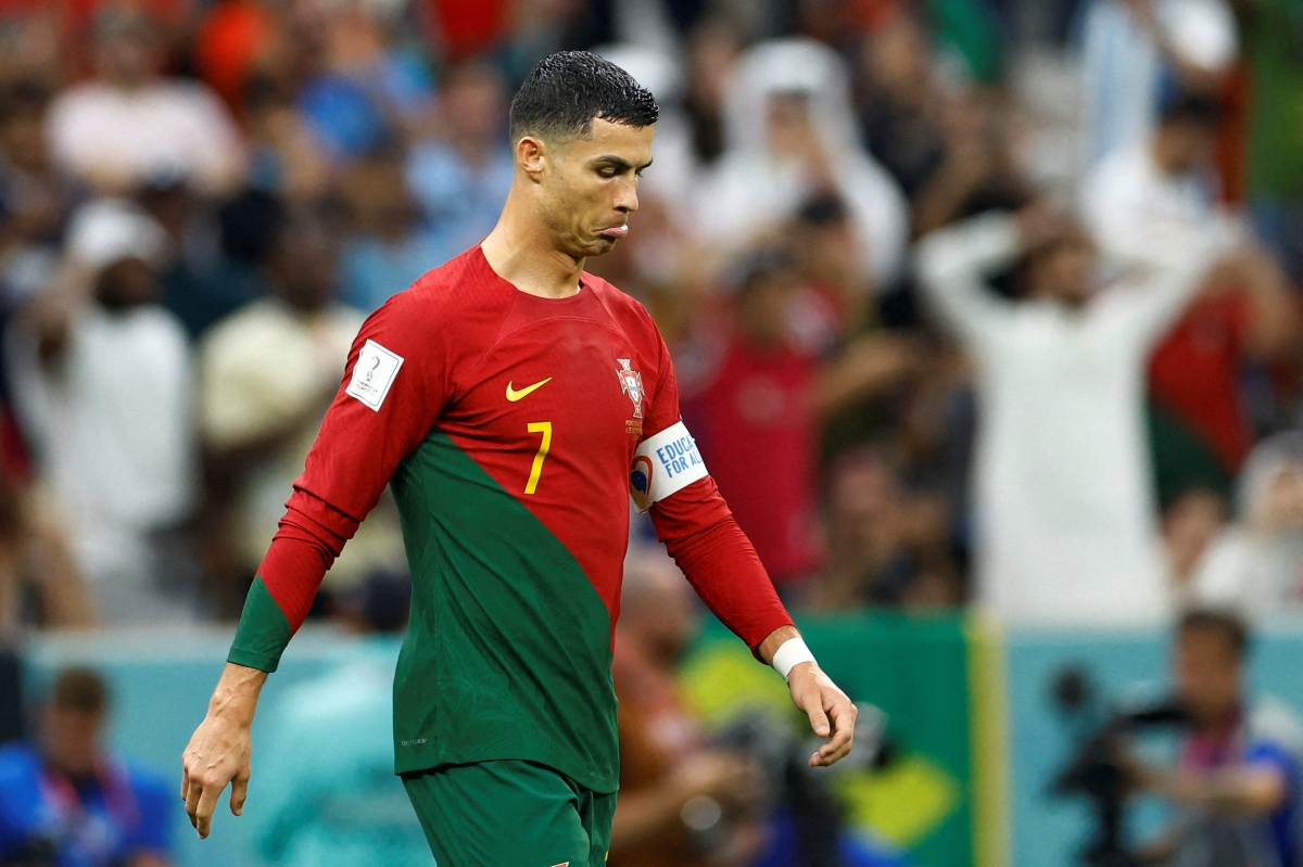 Ronaldo ngồi dự bị trong ngày Bồ Đào Nha vào tứ kết World Cup - Ảnh 13.