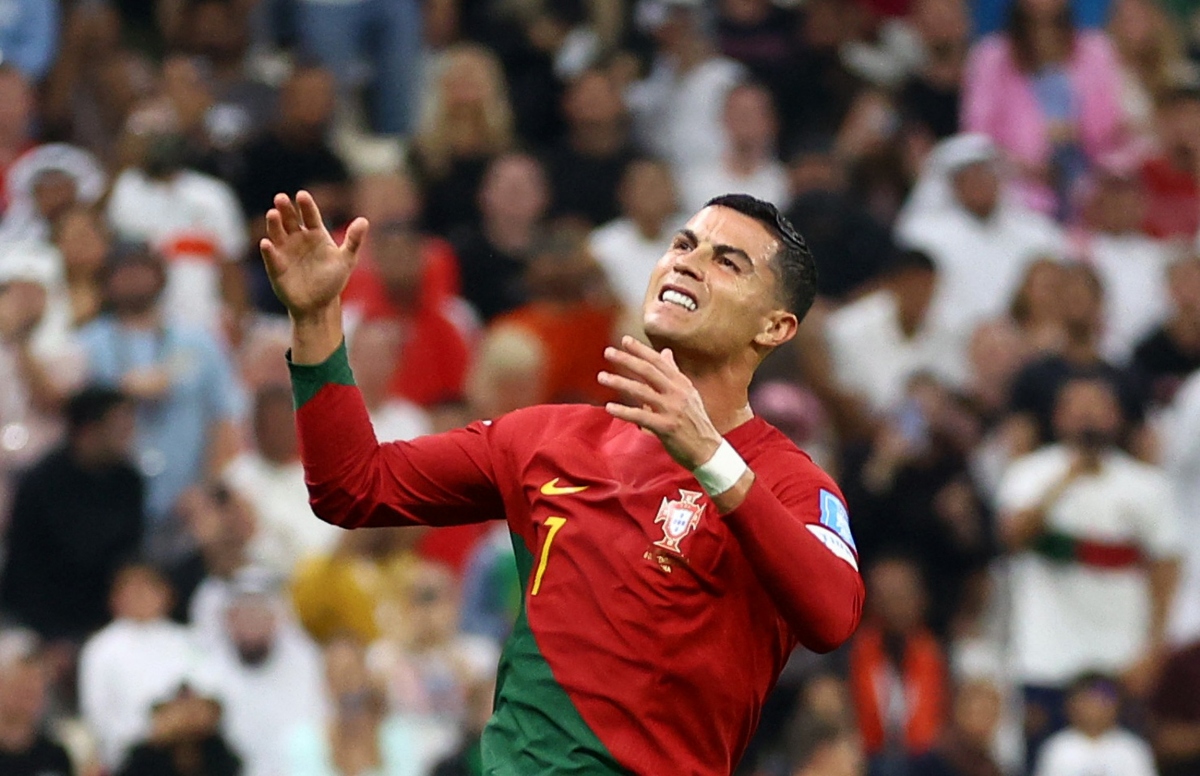 Ronaldo ngồi dự bị trong ngày Bồ Đào Nha vào tứ kết World Cup - Ảnh 11.