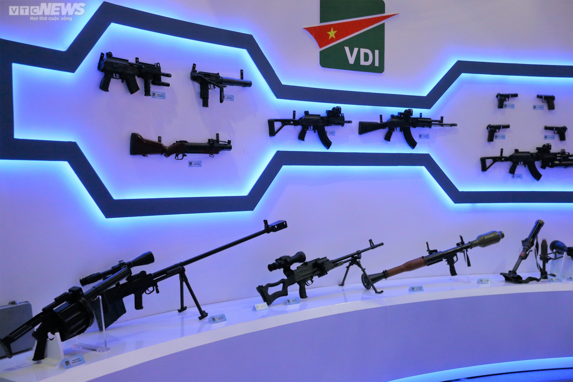 Các vũ khí hiện đại được giới thiệu tại triển lãm quốc phòng Việt Nam 2022 - Ảnh 1.