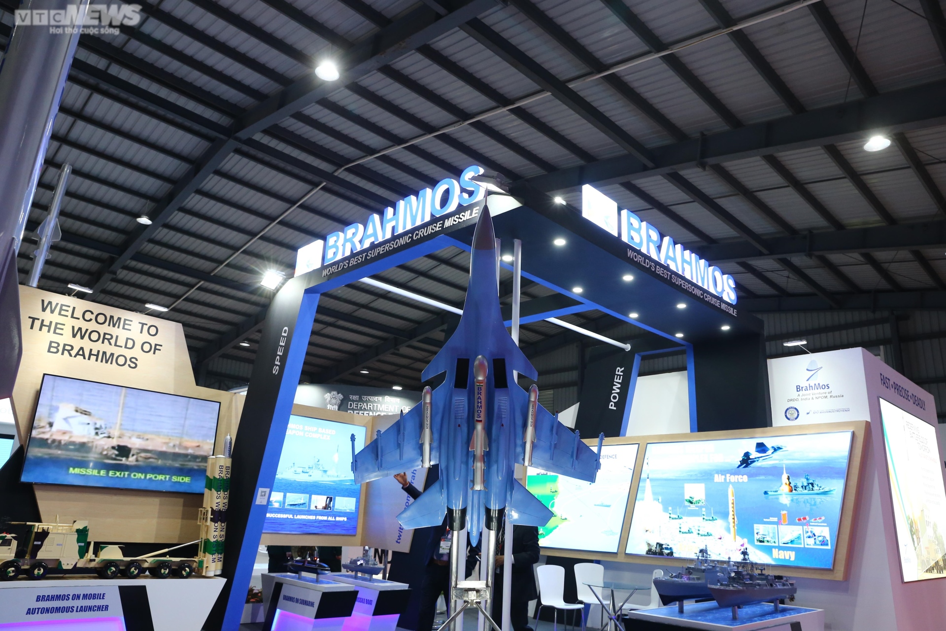 Các vũ khí hiện đại được giới thiệu tại triển lãm quốc phòng Việt Nam 2022 - Ảnh 11.