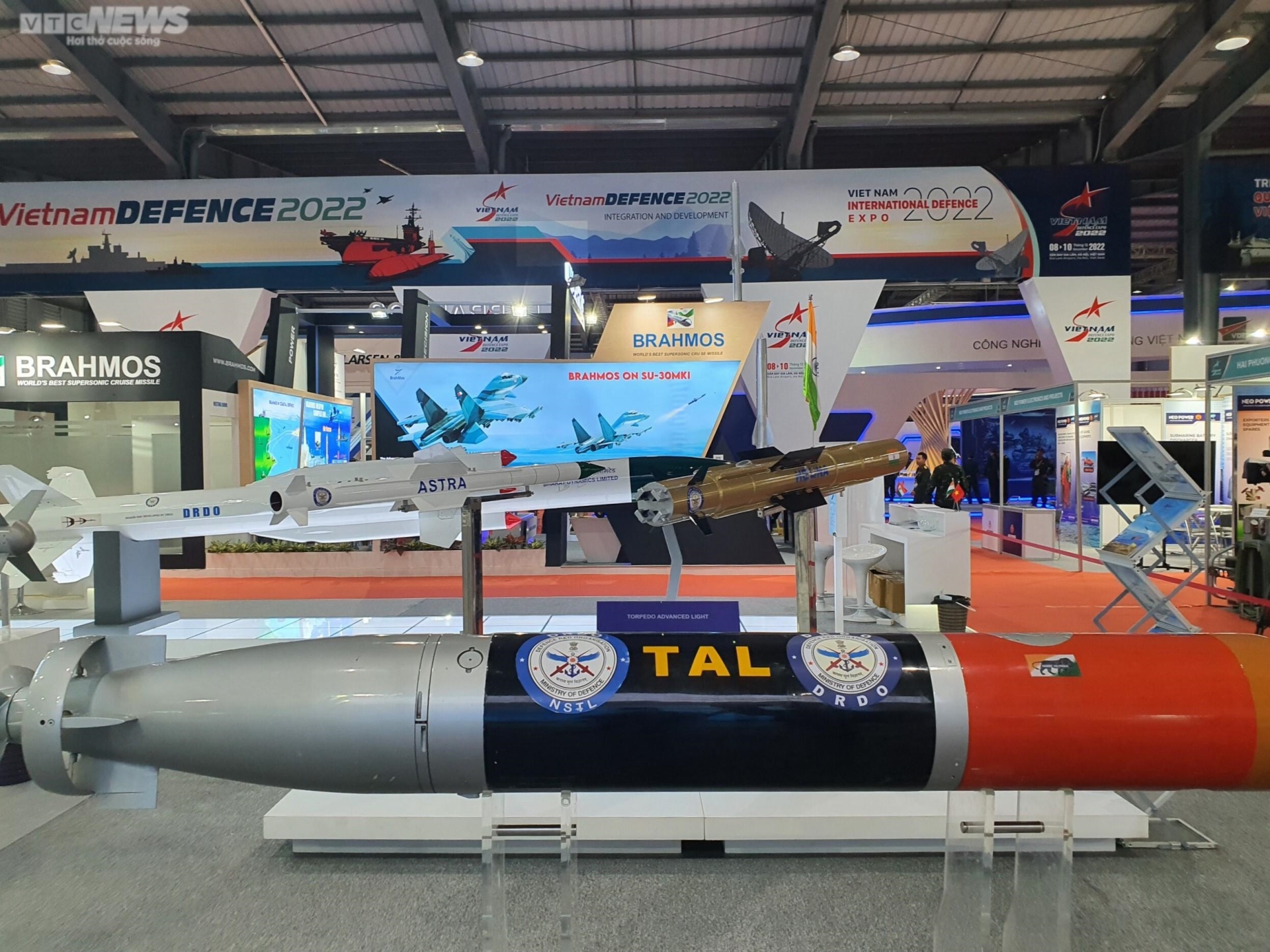 Các vũ khí hiện đại được giới thiệu tại triển lãm quốc phòng Việt Nam 2022 - Ảnh 12.