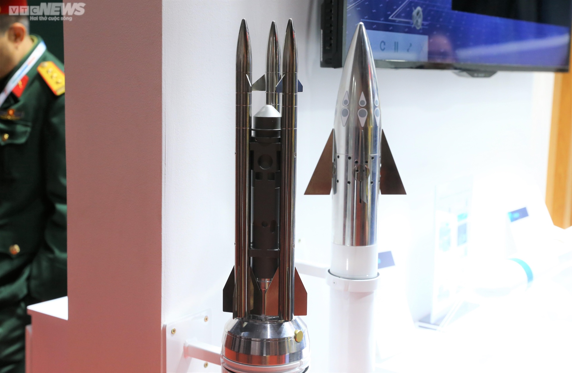 Các vũ khí hiện đại được giới thiệu tại triển lãm quốc phòng Việt Nam 2022 - Ảnh 16.