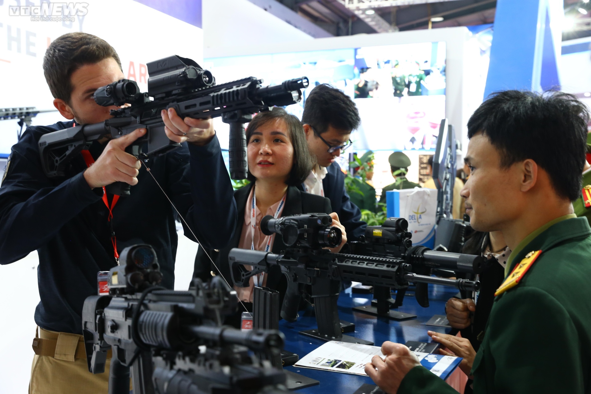 Các vũ khí hiện đại được giới thiệu tại triển lãm quốc phòng Việt Nam 2022 - Ảnh 21.
