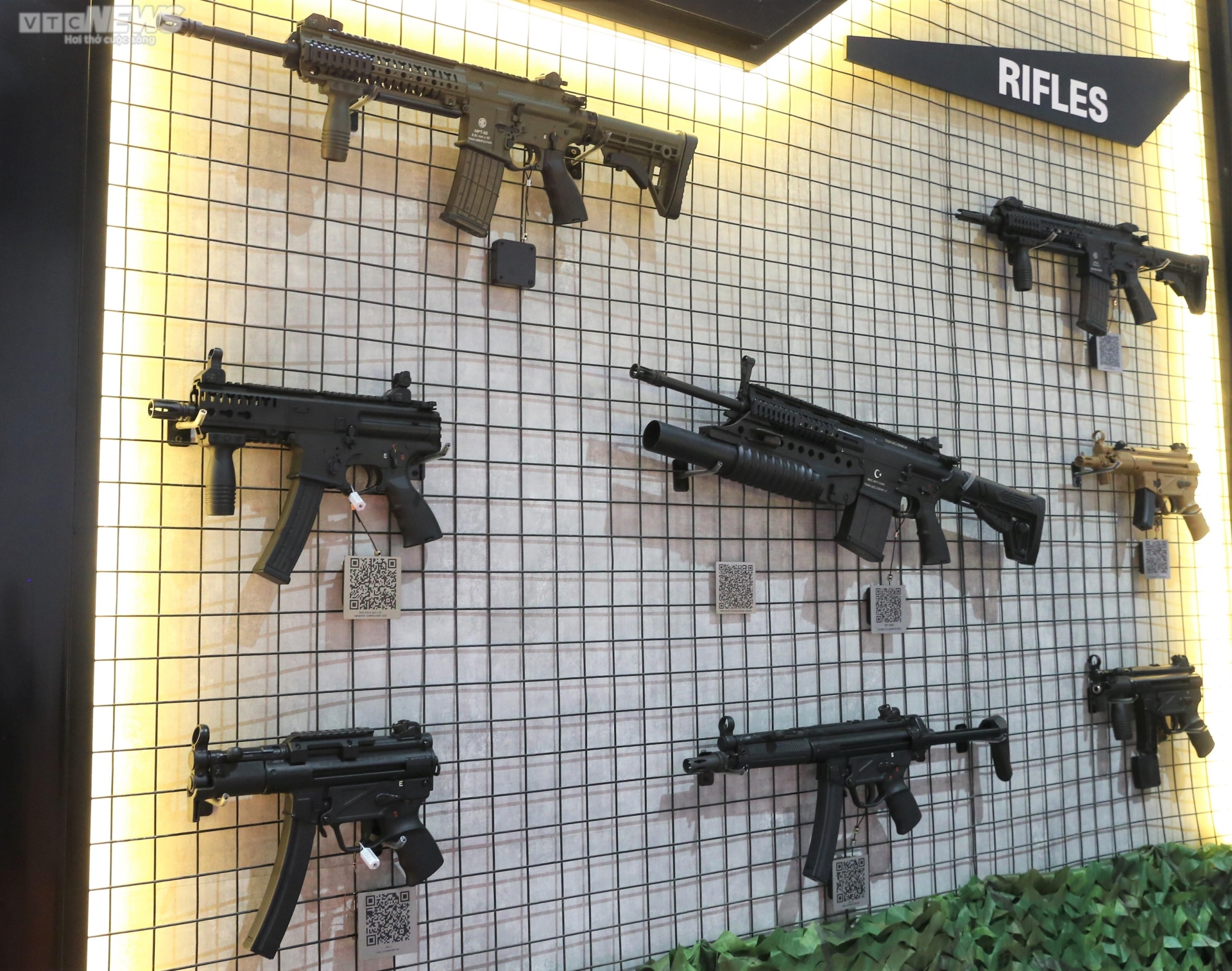 Các vũ khí hiện đại được giới thiệu tại triển lãm quốc phòng Việt Nam 2022 - Ảnh 8.