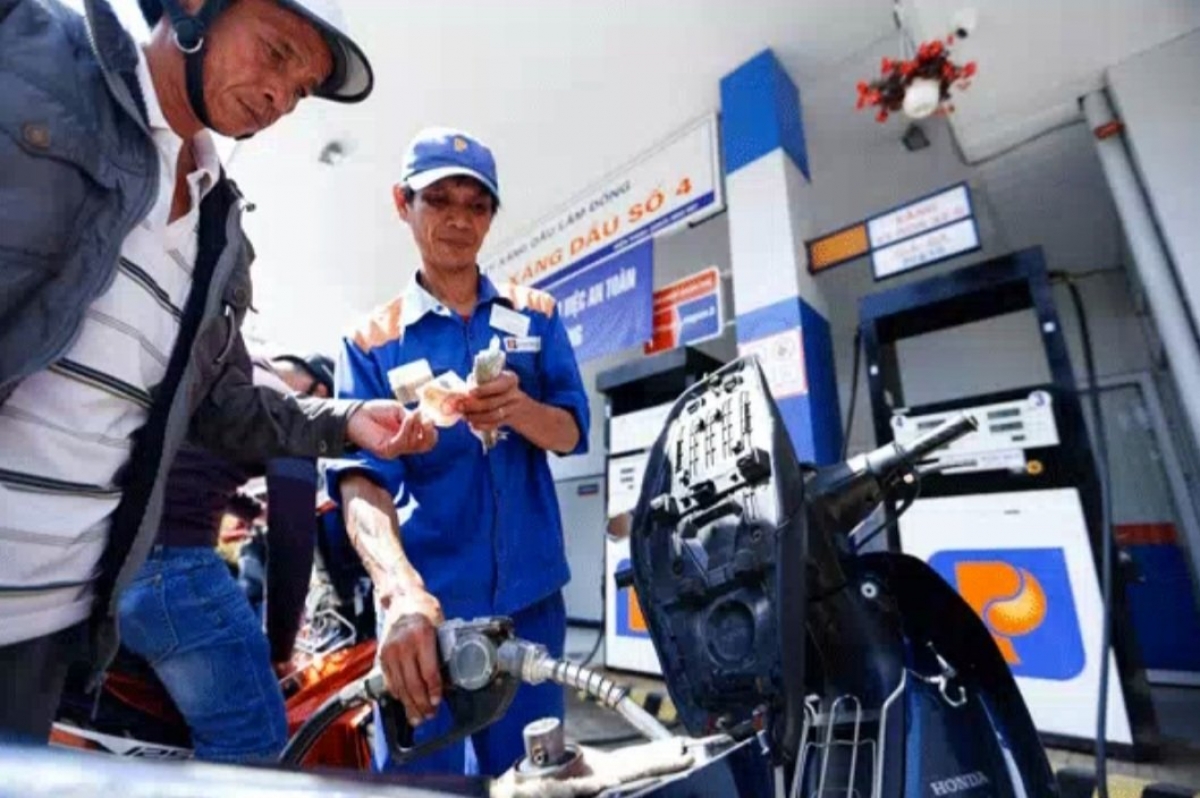 Lâm Đồng: Một cửa hàng xăng dầu bị phạt 30 triệu đồng vì tùy tiện tăng giá - Ảnh 1.