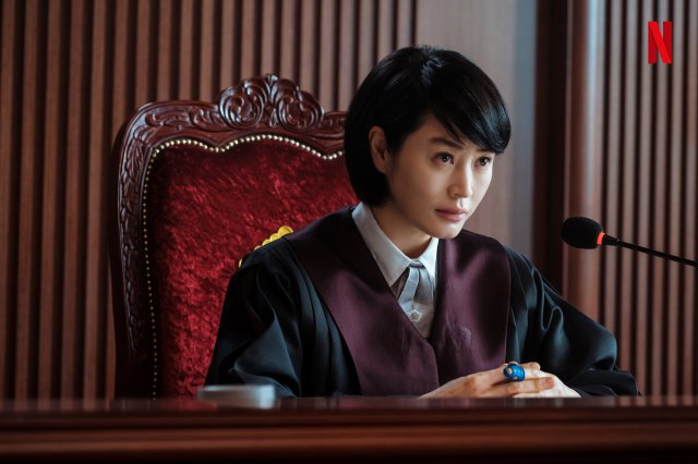 'Tòa án vị thành niên' và sự tái xuất của 'bà trùm' dòng phim tội phạm Hàn Quốc - Ảnh 1.