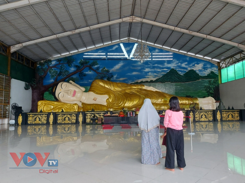 'Tượng Phật nằm' lớn nhất đảo Java - điểm du lịch tâm linh ở Indonesia - Ảnh 8.