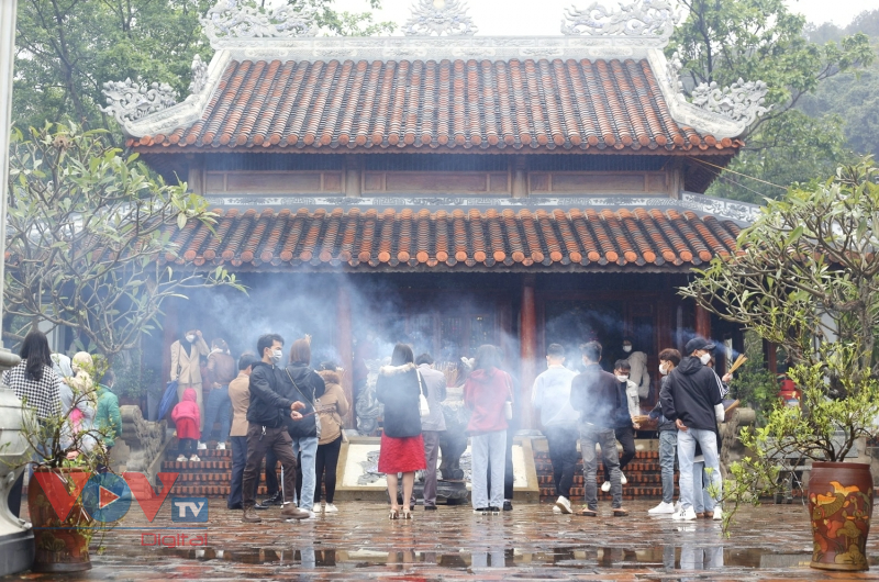 Đền thờ Mẫu Liễu Hạnh đón khách du xuân những ngày đầu năm mới Nhâm Dần - Ảnh 3.