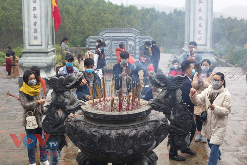 Đền thờ Mẫu Liễu Hạnh đón khách du xuân những ngày đầu năm mới Nhâm Dần - Ảnh 7.