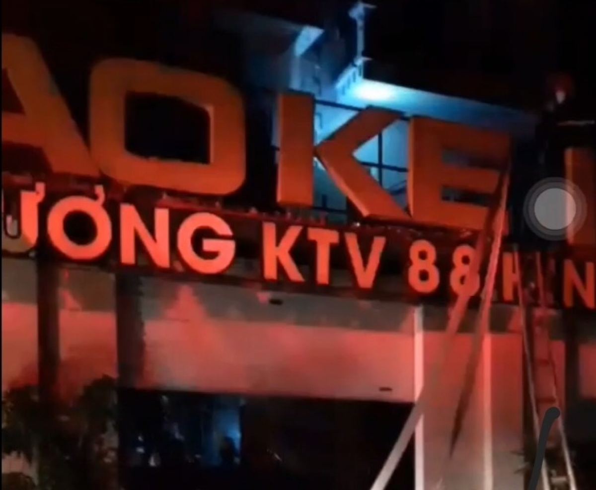 Bắc Giang: Nghi án chồng giận vợ đốt quán karaoke, cả hai tử vong - Ảnh 1.