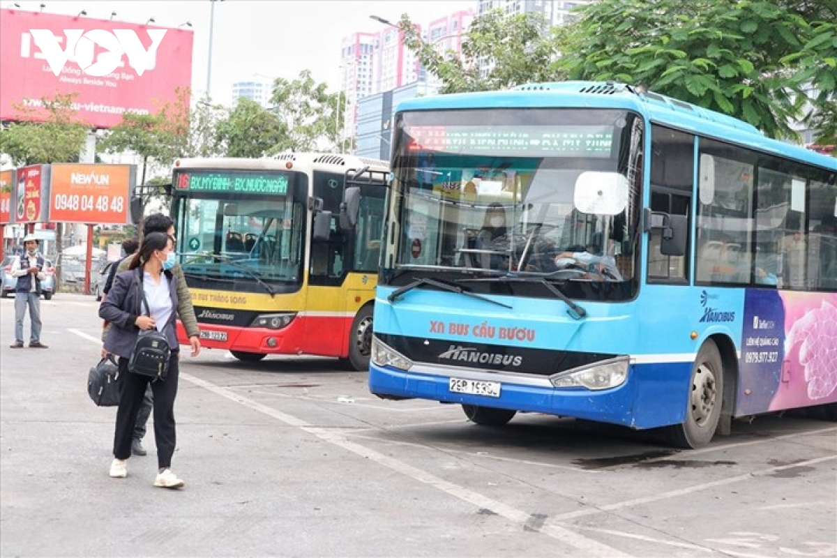 Hôm nay, xe buýt Hà Nội sẽ hoạt động 100% công suất - Ảnh 1.