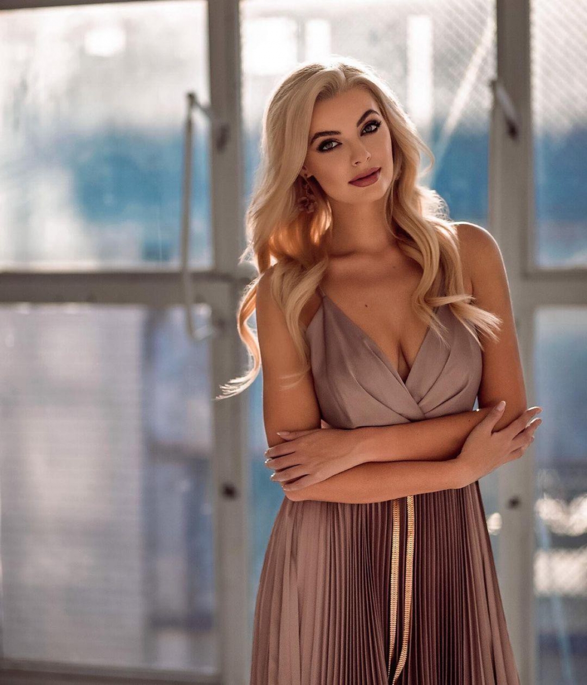 Nhan sắc 'tựa búp bê' của người đẹp Ba Lan đăng quang Miss World 2021 - Ảnh 3.