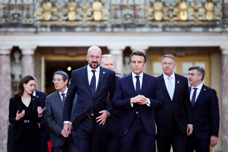 Không cần vận động, ông Macron dẫn đầu cuộc đua bầu cử Tổng thống Pháp - Ảnh 3.