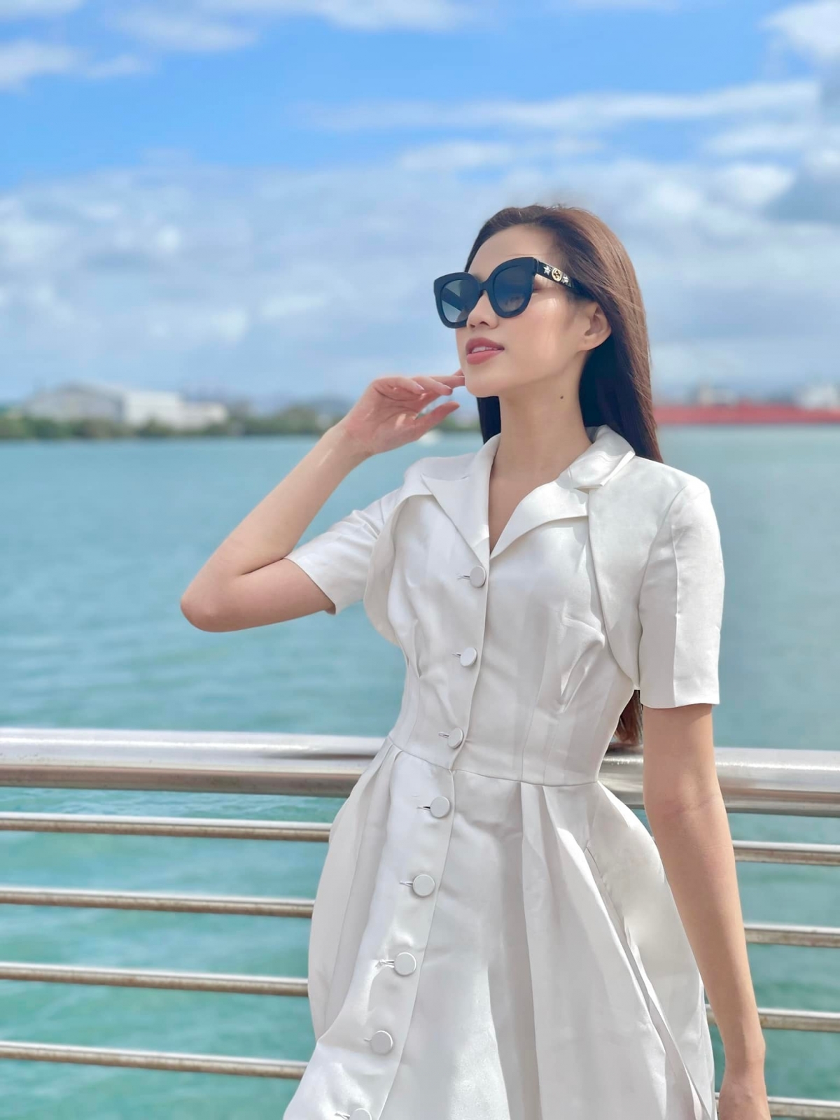 Hoa hậu Đỗ Thị Hà hóa nàng thơ yêu kiều với sắc trắng tinh khôi trước khi về nước - Ảnh 6.