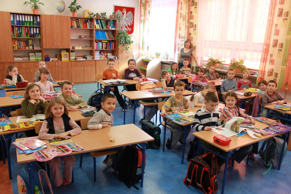 Hệ thống giáo dục Ba Lan đã tiếp nhận hơn 130.000 học sinh từ Ukraine - Ảnh 1.