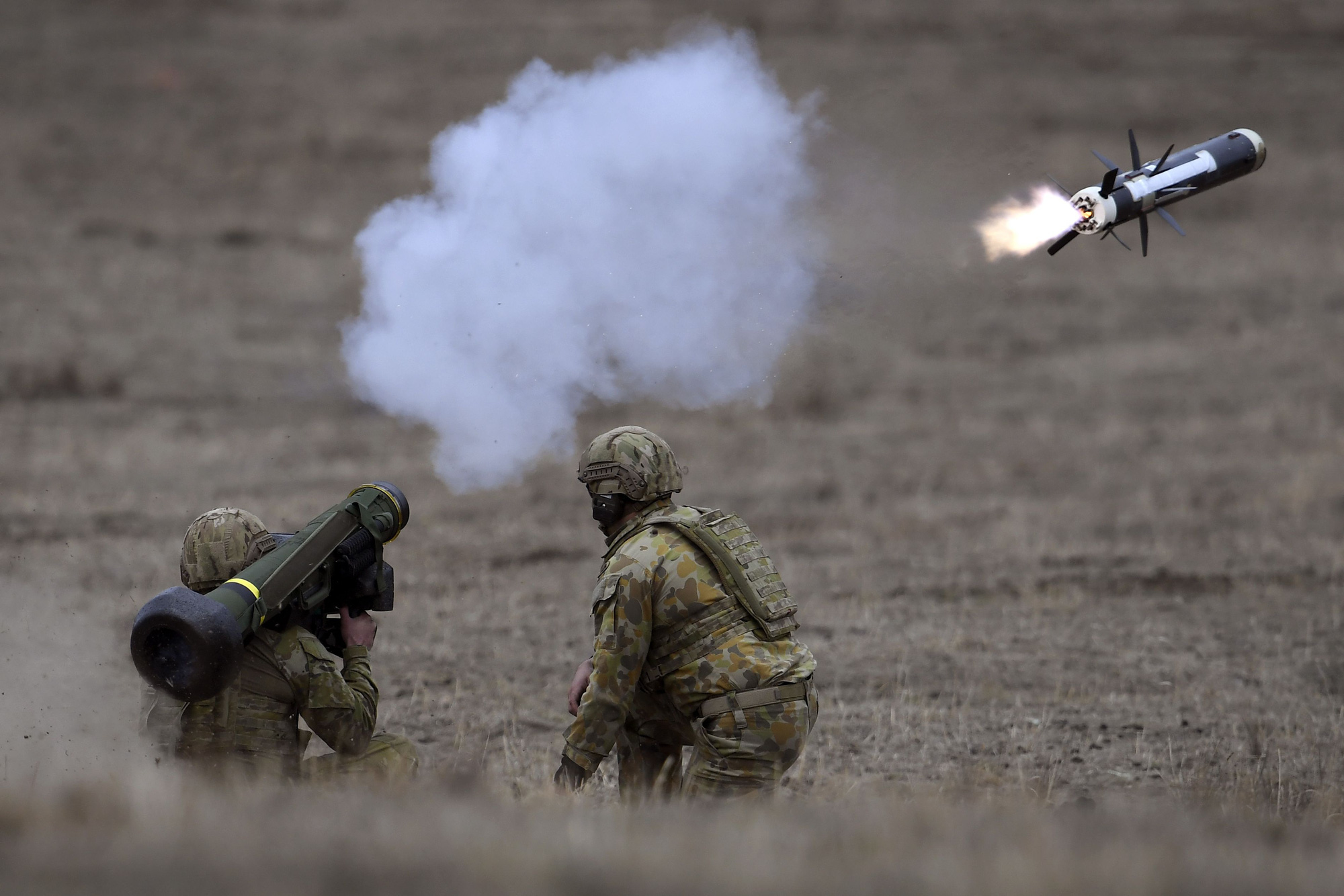 Kho tên lửa của Mỹ sắp cạn vì cung cấp cho Ukraine - Ảnh 1.