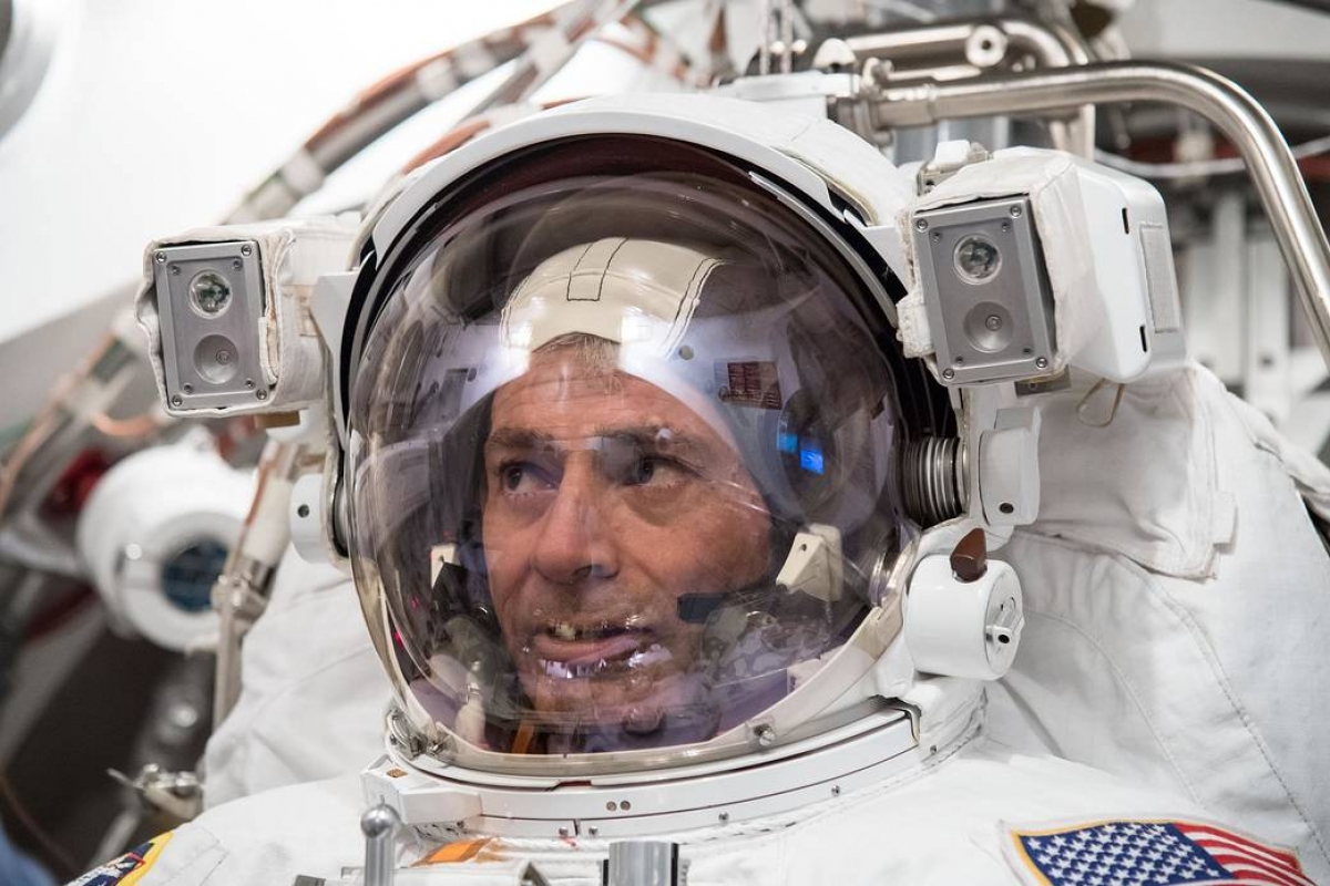 Hôm nay, phi hành gia Mỹ cùng 2 phi hành gia Nga rời ISS trở về Trái Đất - Ảnh 1.