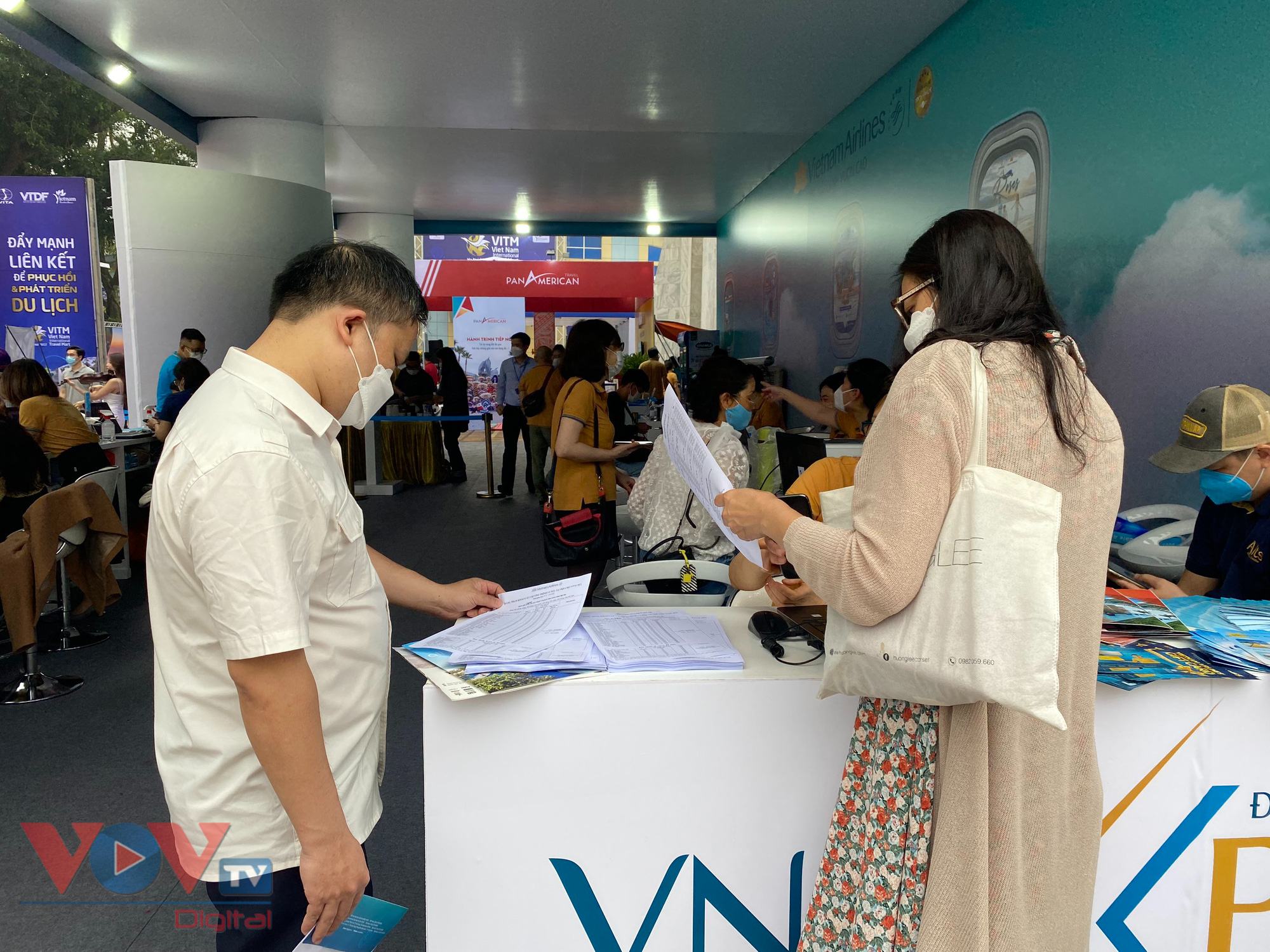 Vietnam Airlines tung nhiều ưu đãi kích cầu du lịch tại hội chợ VITM 2022 - Ảnh 3.